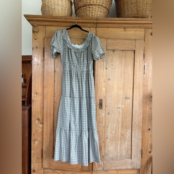 Dresses & Skirts - Neuflora Leavenworth Dress